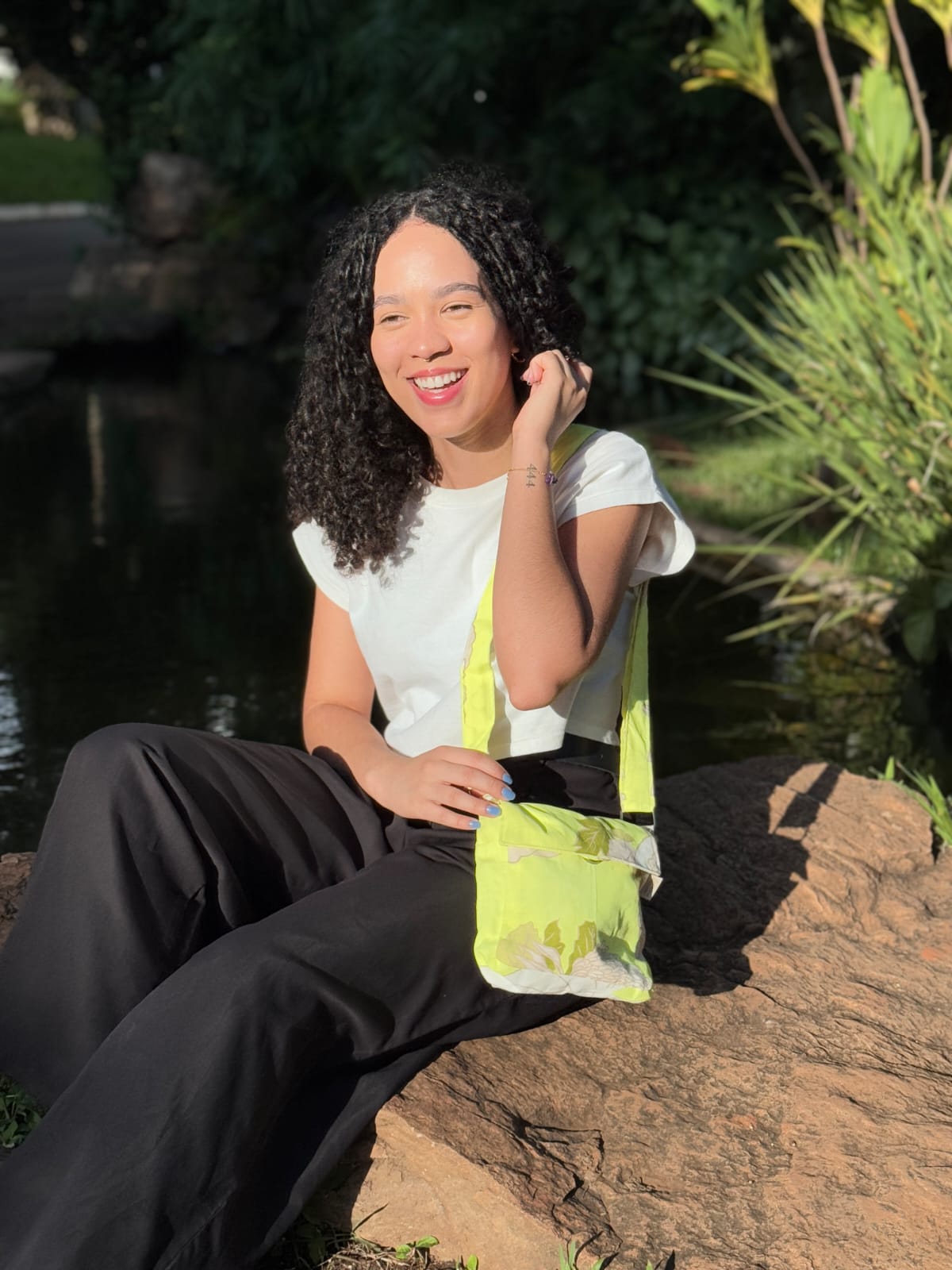 Modelo com Shoulder Bag